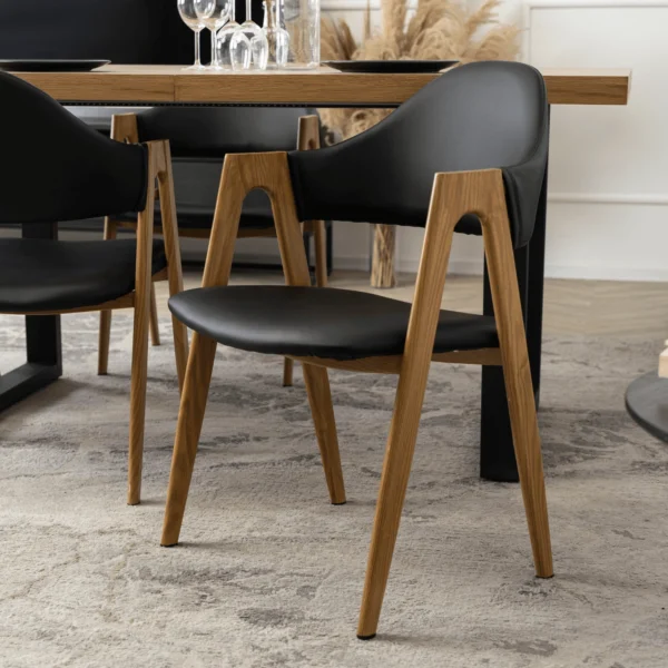 Scaun WILLY din piele ecologică neagră