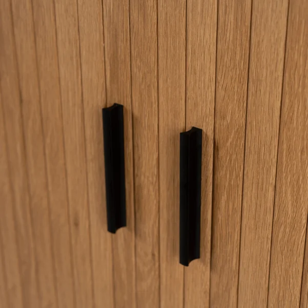 TRISH 140 cm Comodă cu două uși glisante Stejar